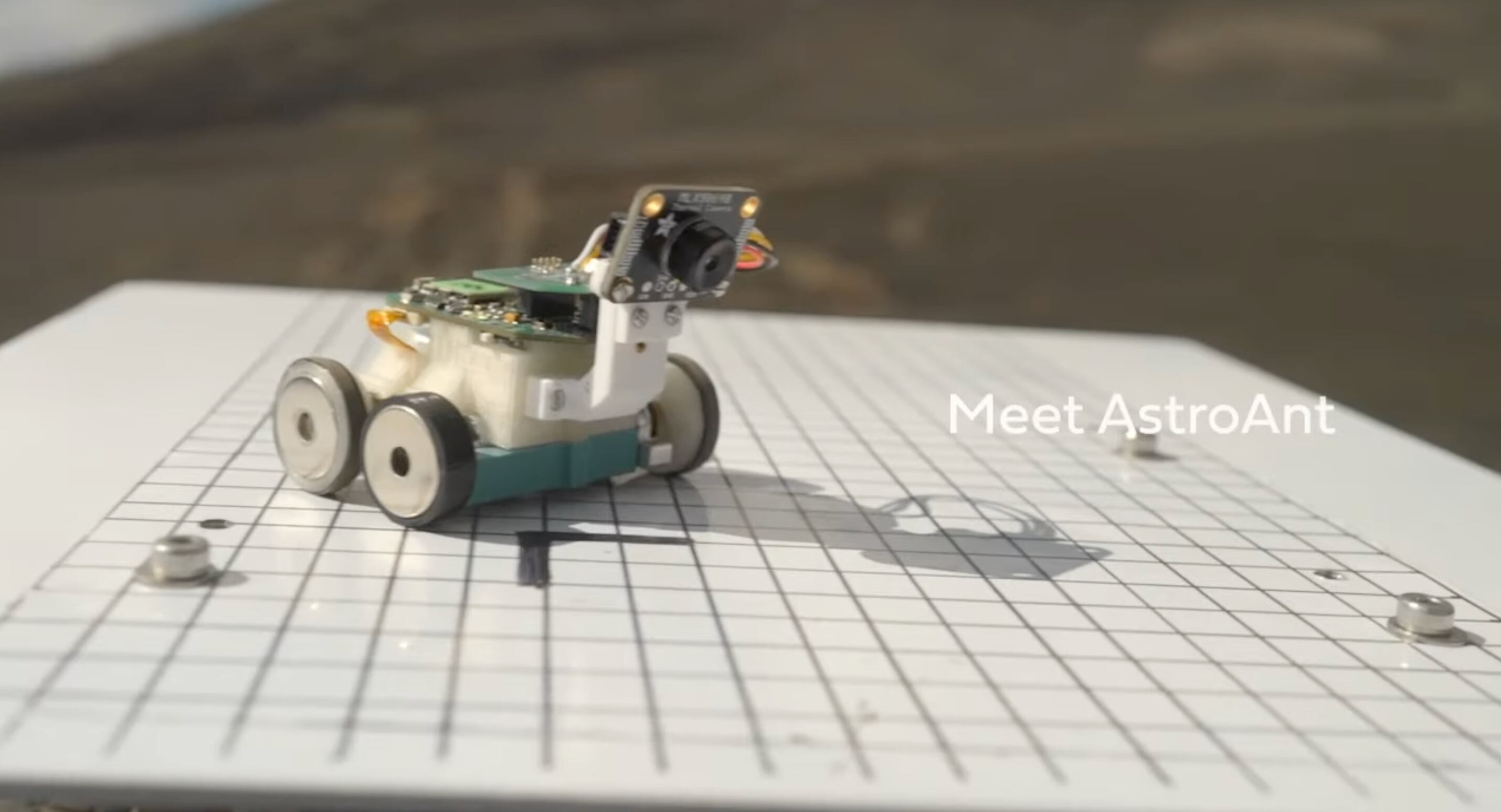 Criados pelo MIT: enxames de robôs espaciais estão prontos para revolucionar a exploração lunar