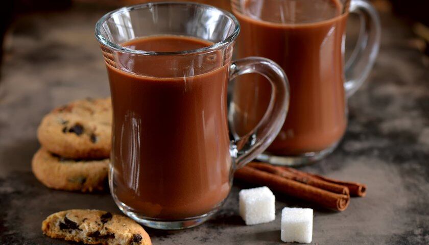 Essa receita de chocolate quente irá te salvar em dias frios