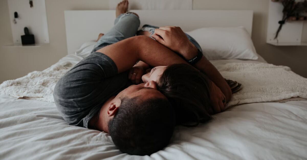 Seu parceiro dorme com você, mas não te beija nem fala como antes? Isso é o que significa