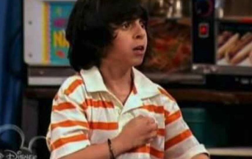 Assim é como Moisés Arias está agora, conhecido por ser ‘Rico’ em Hannah Montana