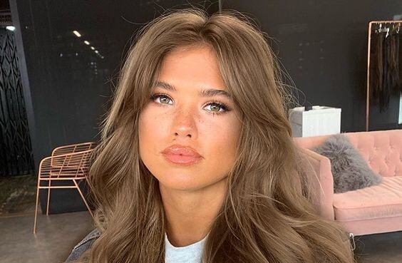 O cabelo castanho mel é a cor favorita dessa temporada