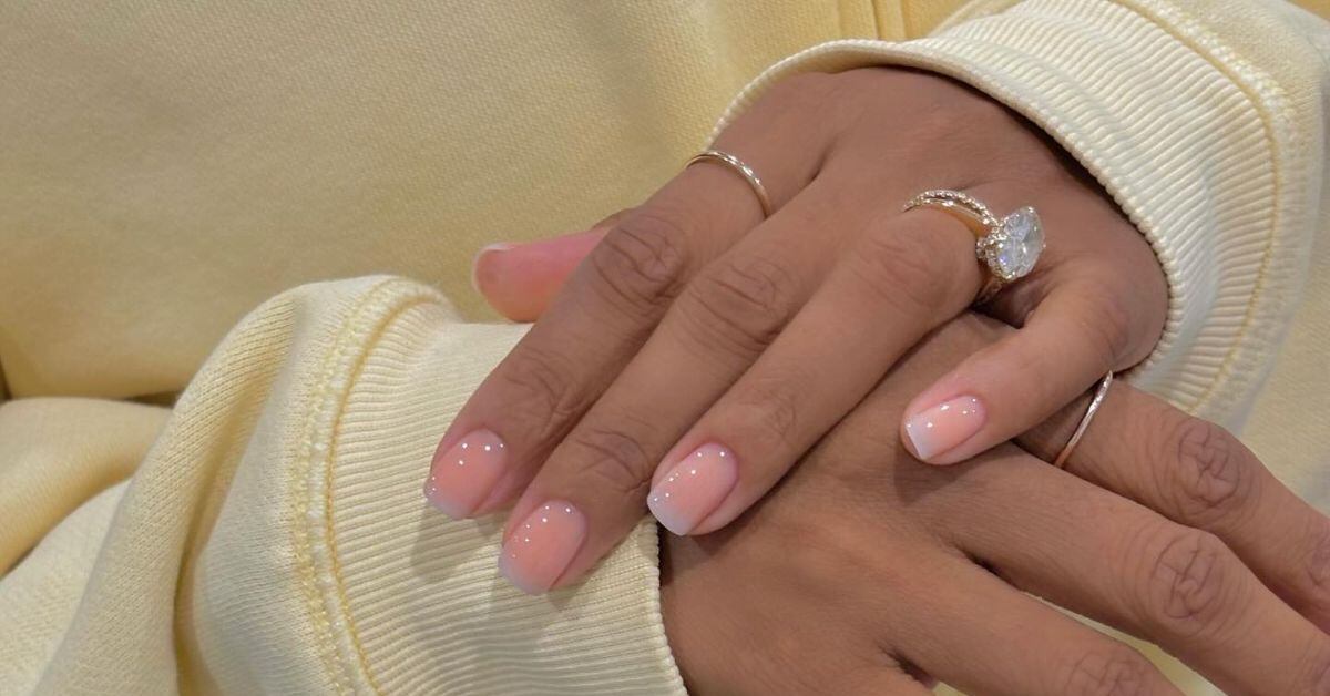 La manicura fombré se caracteriza por ser minimalista, sofisticada y “glossy”