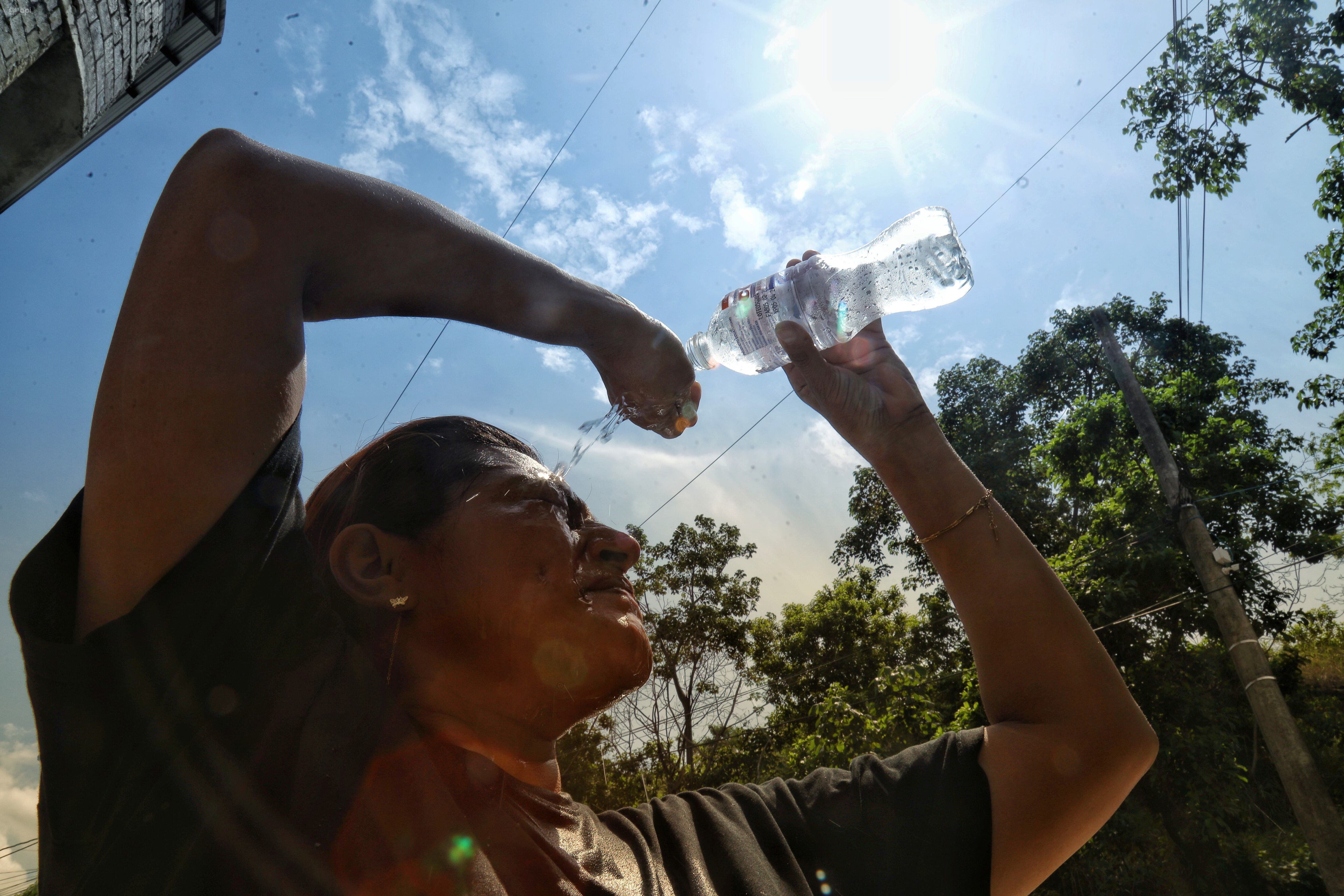 Passo a passo para cuidar da sua saúde nessa grande onda de calor