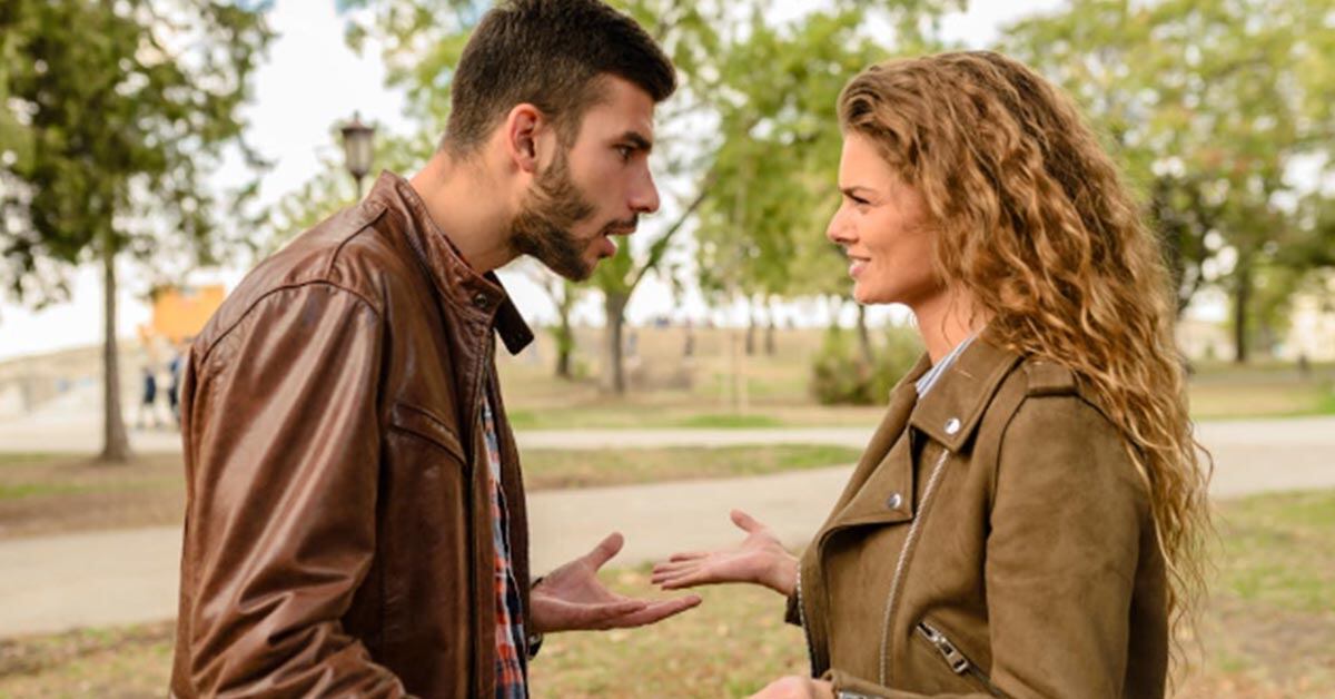 Pareja discusiones
