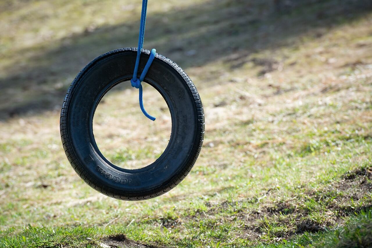 Decoração: As melhores formas de usar pneus velhos de carro para decorar o seu quintal
