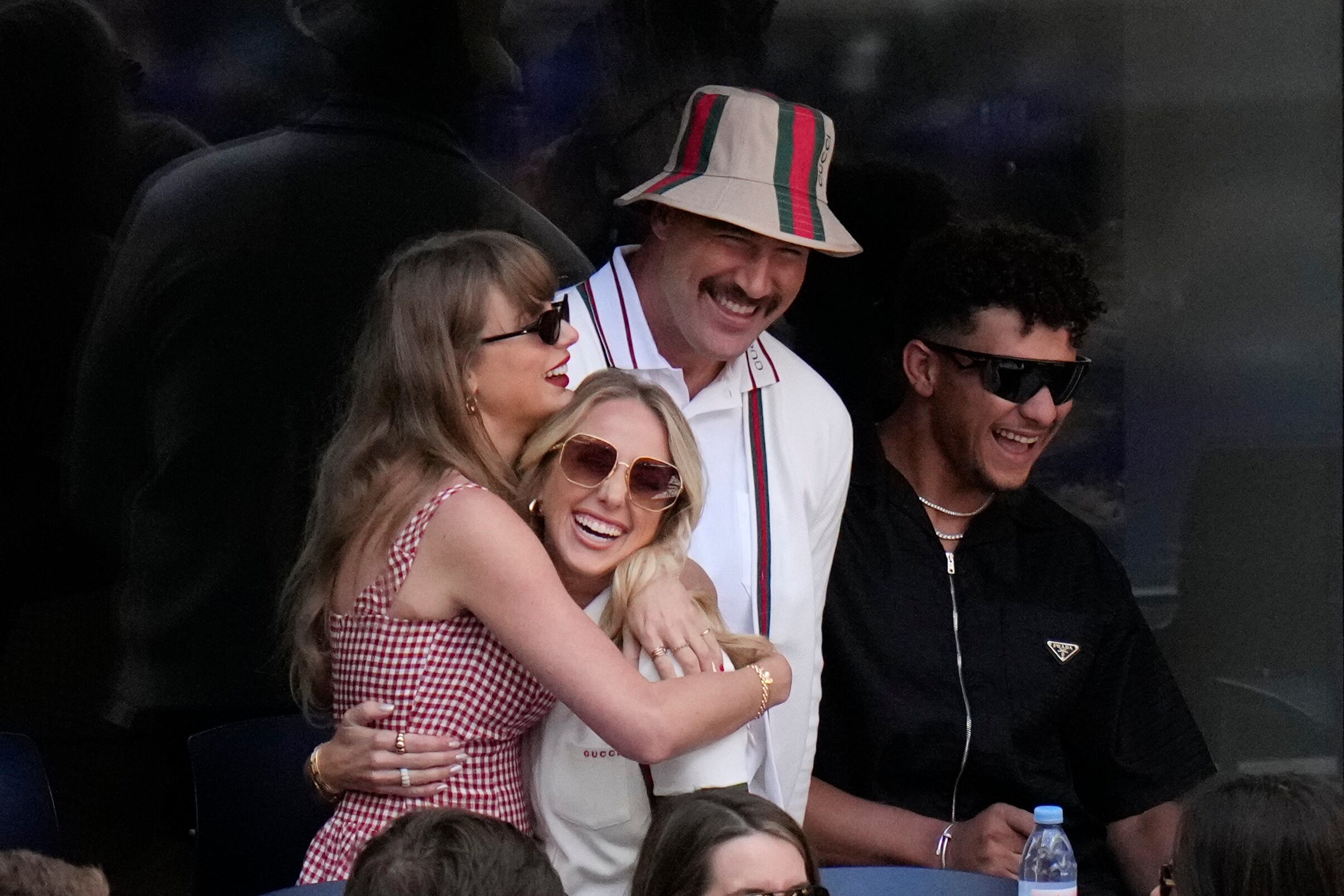 Quem são Patrick e Brittany Mahomes? Os melhores amigos de Taylor Swift e Travis Kelce